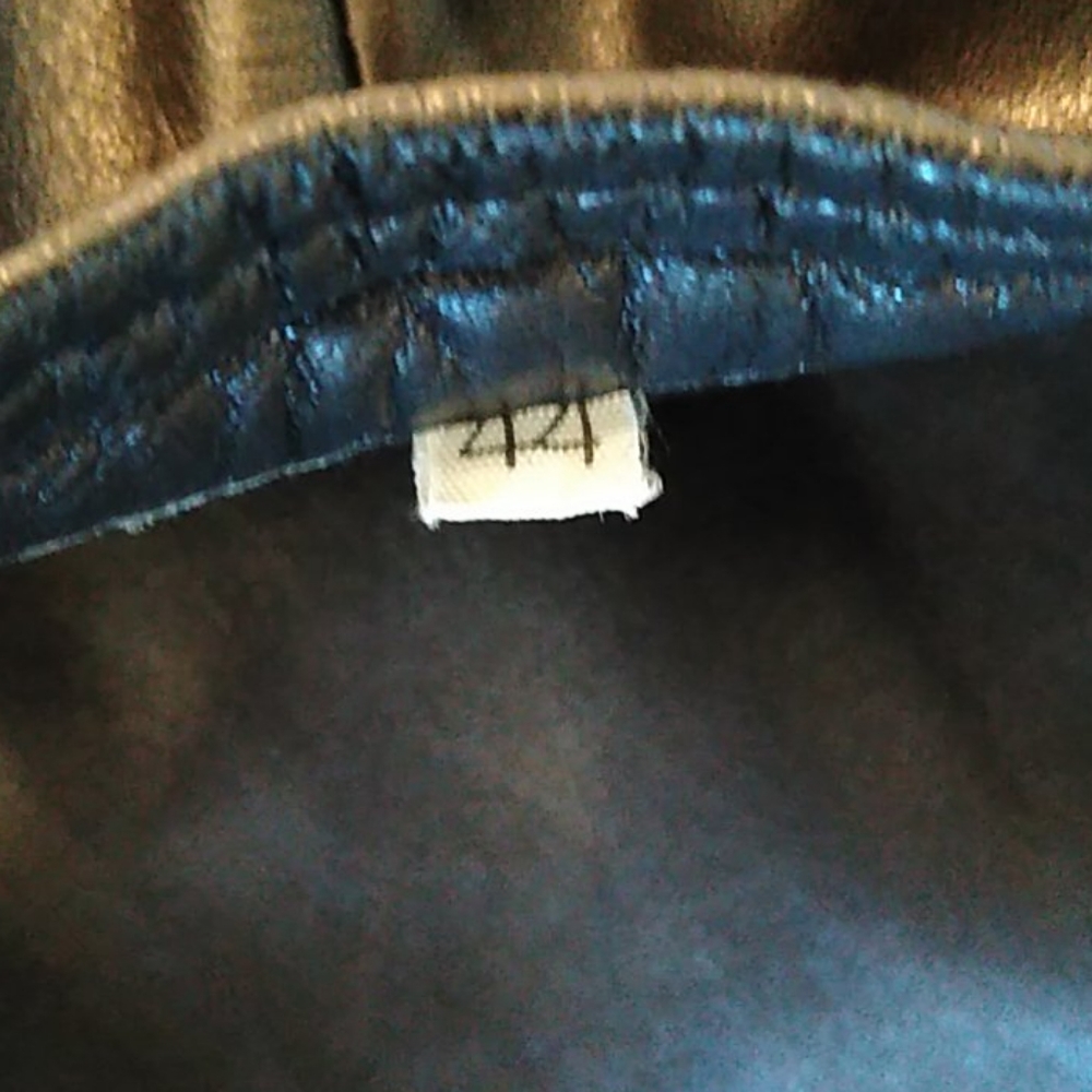 Exquisite Valentino Leather Skirt - Picture 9 of 16